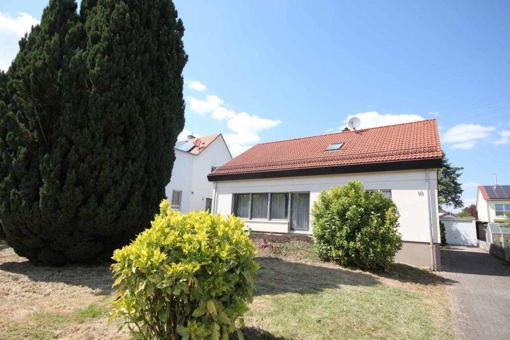 Thumbnail-...das unterkellerte Einfamilienhaus mit Einliegerwohnung, Einbauküche und Garage