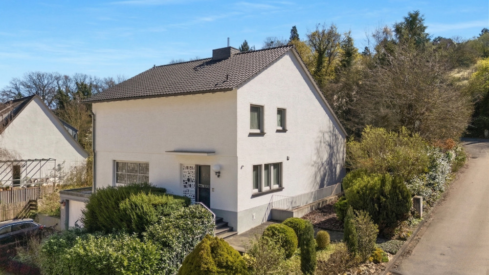 Thumbnail-Großzügiges Einfamilienhaus in Bad Münstereifel mit Atelier und weitläufigem Grundstück