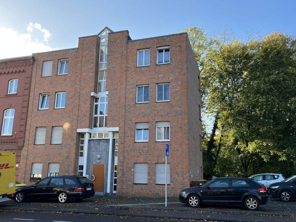 Thumbnail-8-Familienhaus mit genehmigtem Baugrundstück für weiteres Mehrfamilienhaus