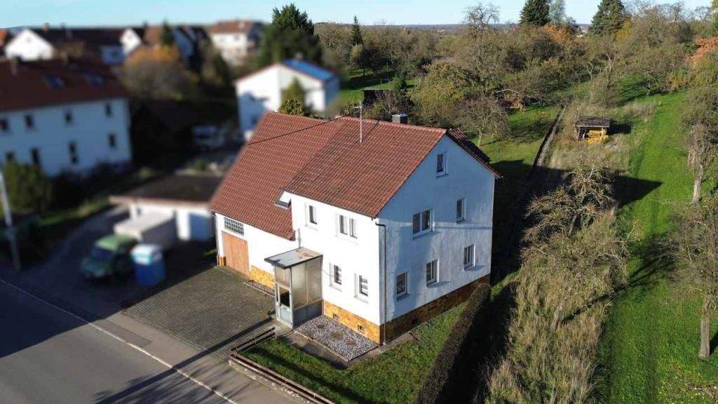 Thumbnail-Einfamilienhaus mit großem Garten, Ausbaupotential und viel Platz für Familie und Hobby