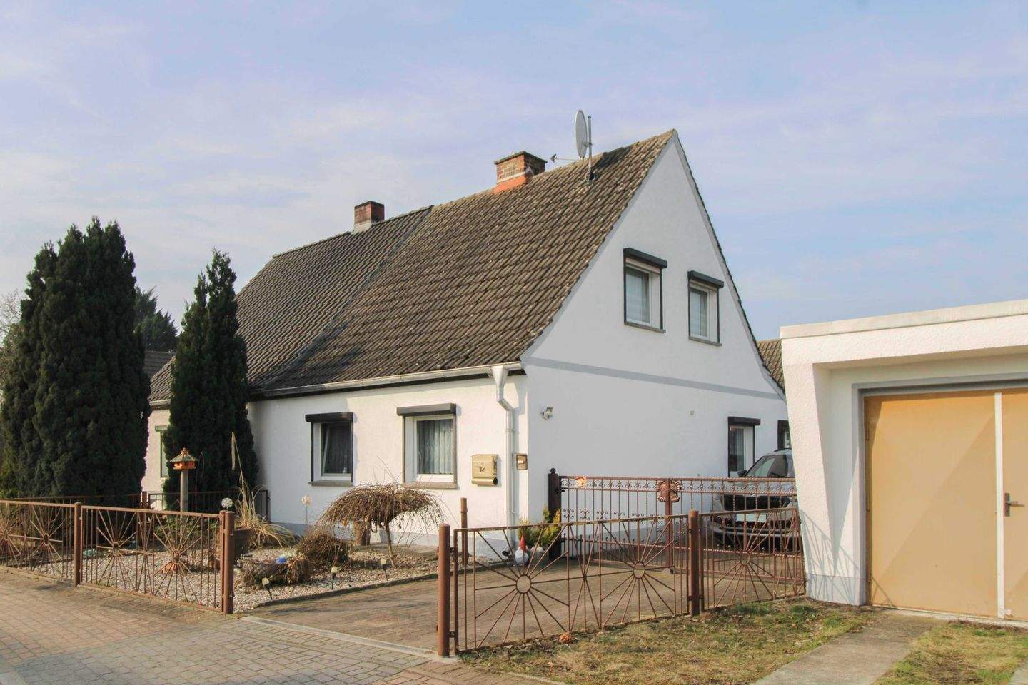 Thumbnail-Gepflegte Doppelhaushälfte mit großem Grundstück in ruhiger Lage