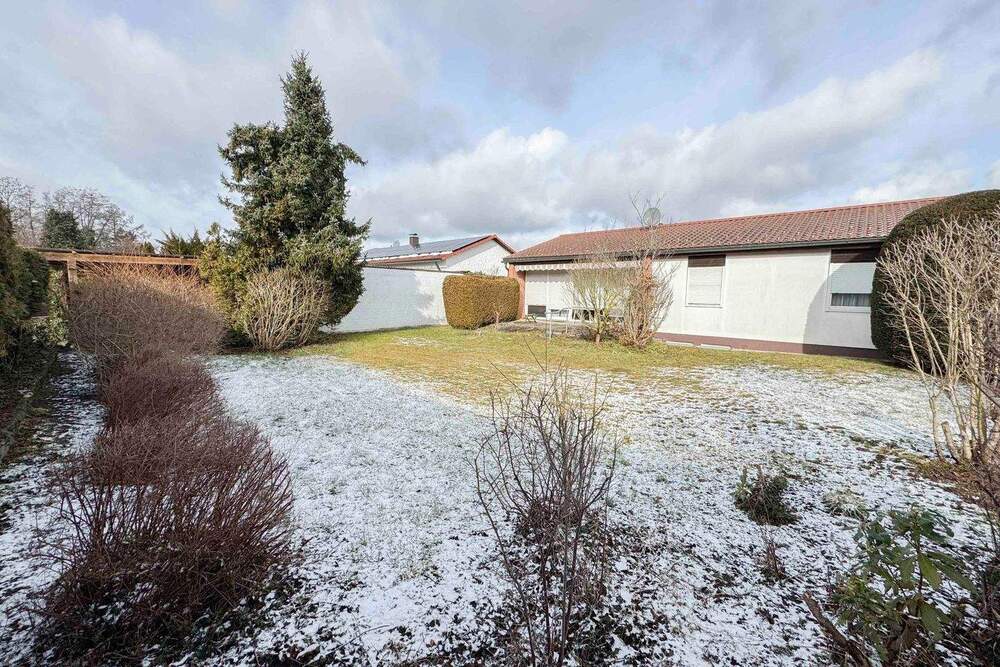 Thumbnail-Wohnen auf einer Ebene - gepflegtes EFH mit Garten & sofort bezugsfrei!