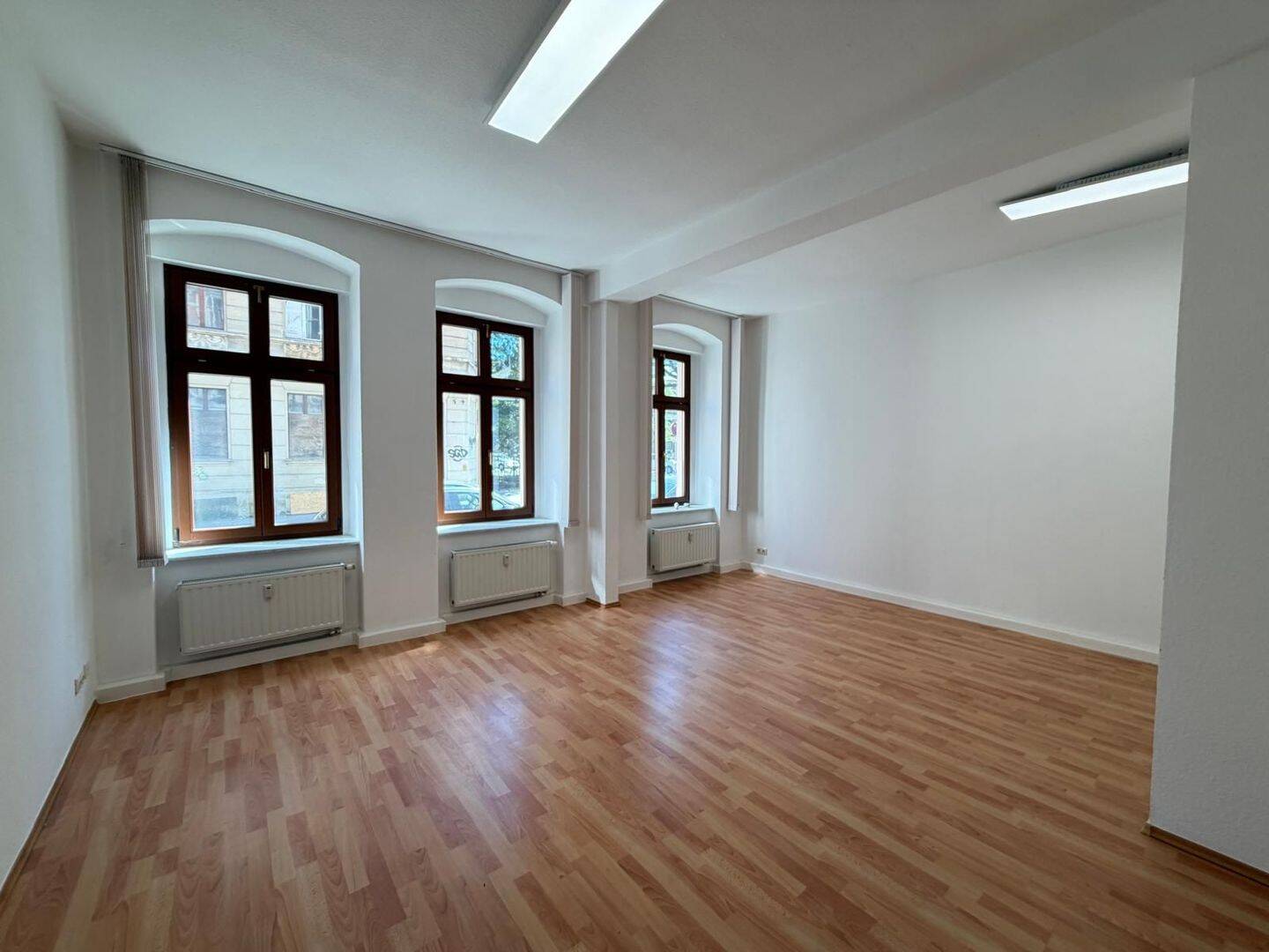 Thumbnail-geräumige 2- RWE mit Dusche im Erdgeschoss Südstadt !