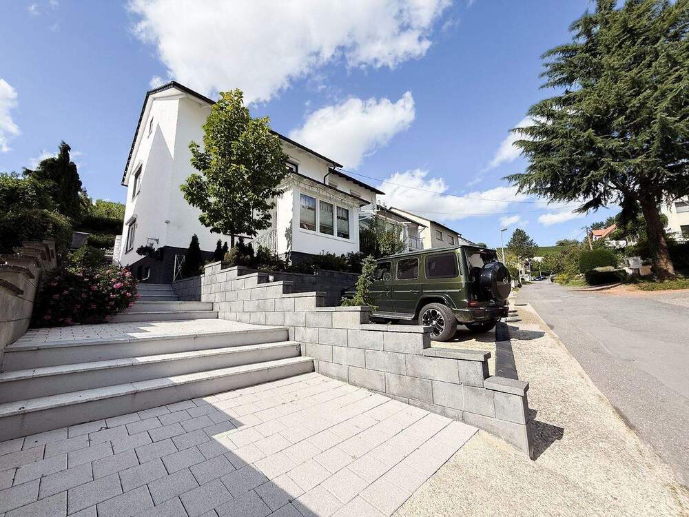 Thumbnail-Von der Weitsicht ins Blütenmeer zur Geborgenheit vorm Kaminfeuer! Einfamilienhaus in Top-Lage!