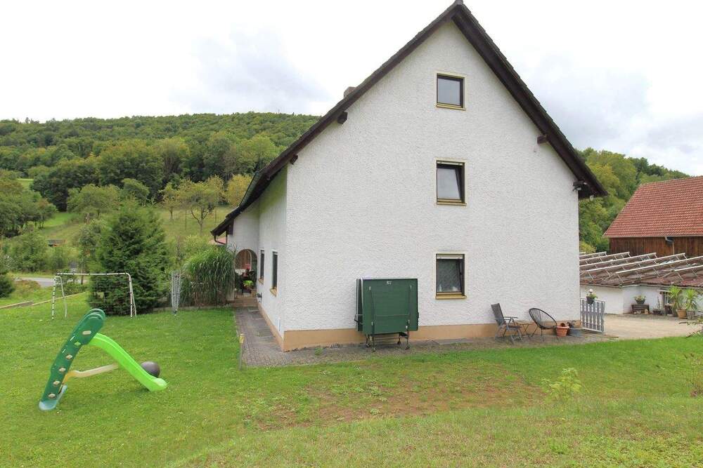 Thumbnail-Freistehendes Einfamilienhaus auf 2.300 m² Grundstück