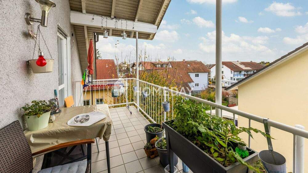 Thumbnail-Gepflegte Dachgeschosswohnung mit Kamin, Balkon und solider Mieteinnahme in Offenburg