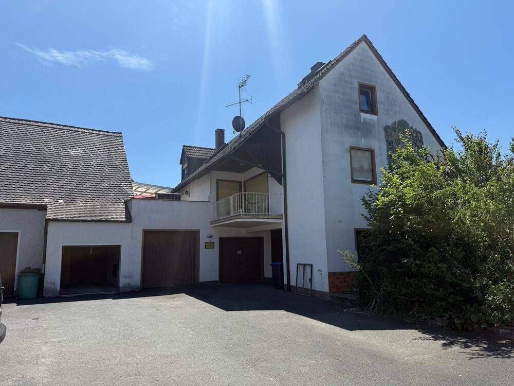 Thumbnail-2-Familien-Haus | EINE WOHNUNG FREI AB NOVEMBER | mit kleiner Lagerhalle & 3 Garagen