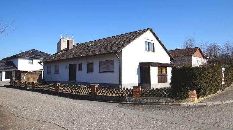 Thumbnail-Reserviert! Sanierungsbedürftiges Einfamilienhaus mit großem Garten