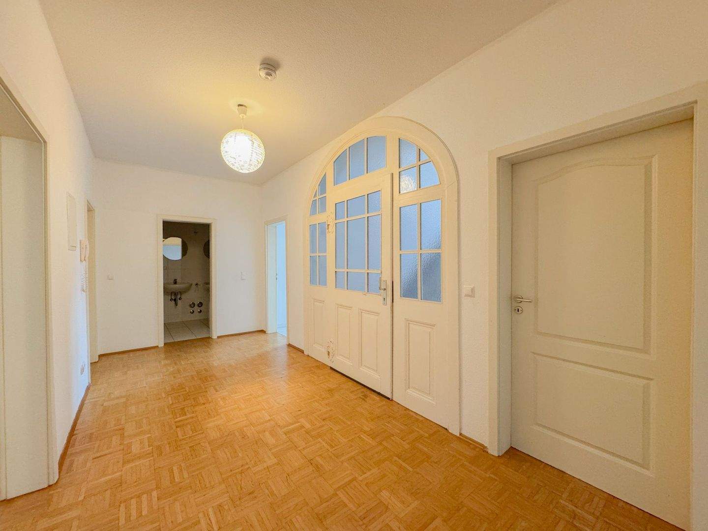 Thumbnail-Für den Käufer provisionsfrei! Objekt mit Geschichte - elegante Altbauwohnung in zentraler Lage!