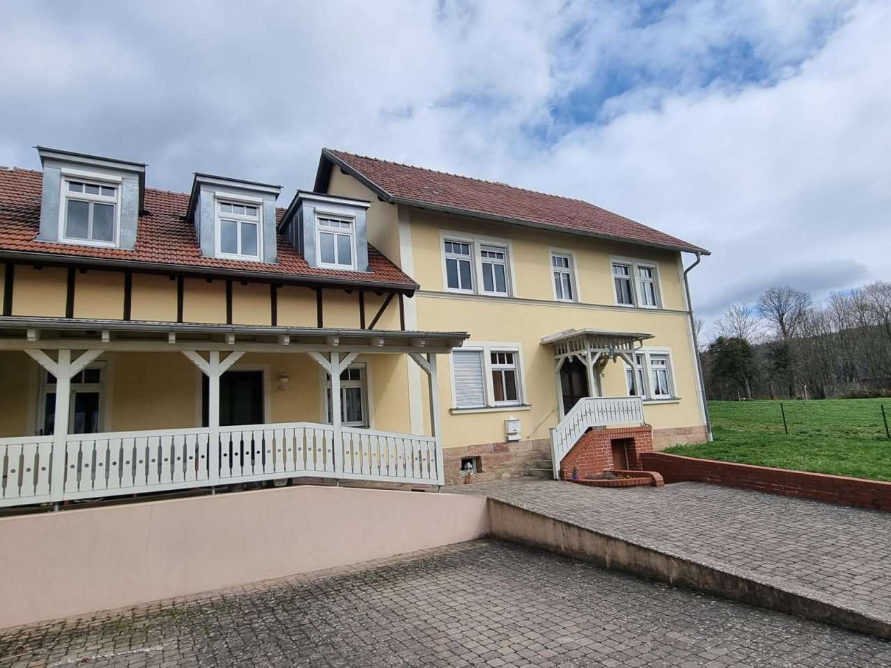 Wohnhaus mit Laubengang