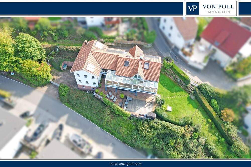 Thumbnail-Großzügiges Zweifamilienhaus mit Garten und Pool in idyllischer Wohnlage