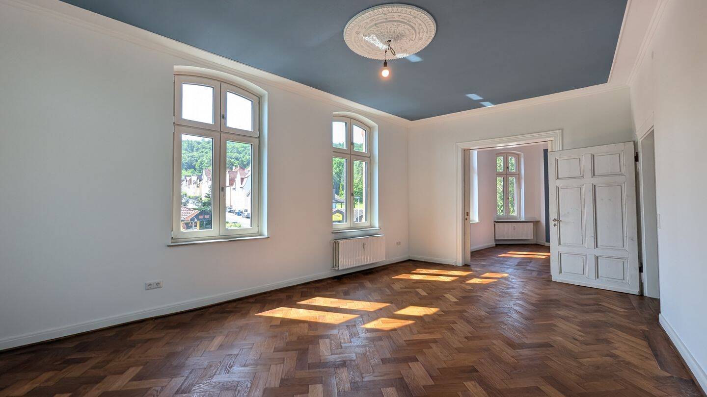 Thumbnail-Repräsentative Altbauwohnung mit 4 Zimmern, 2 Bädern, Balkon und Stellplatz