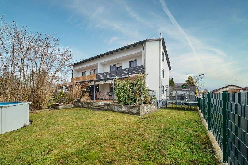 Thumbnail-Reserviert! Kurzfristig beziehbare Doppelhaushälfte mit Garage in Parkstetten