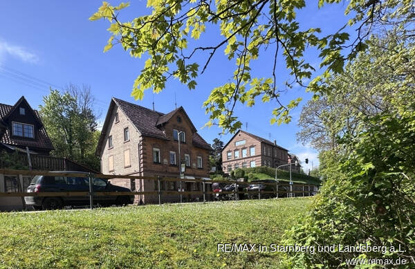 Thumbnail-Am Eingang zum Kloster Maulbronn - Haus mit Restaurant, Pension und Wohnung