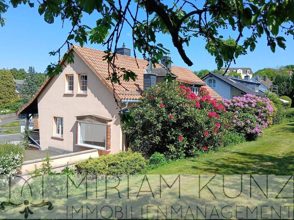 Zum Verlieben Haus mit Garten.jpg