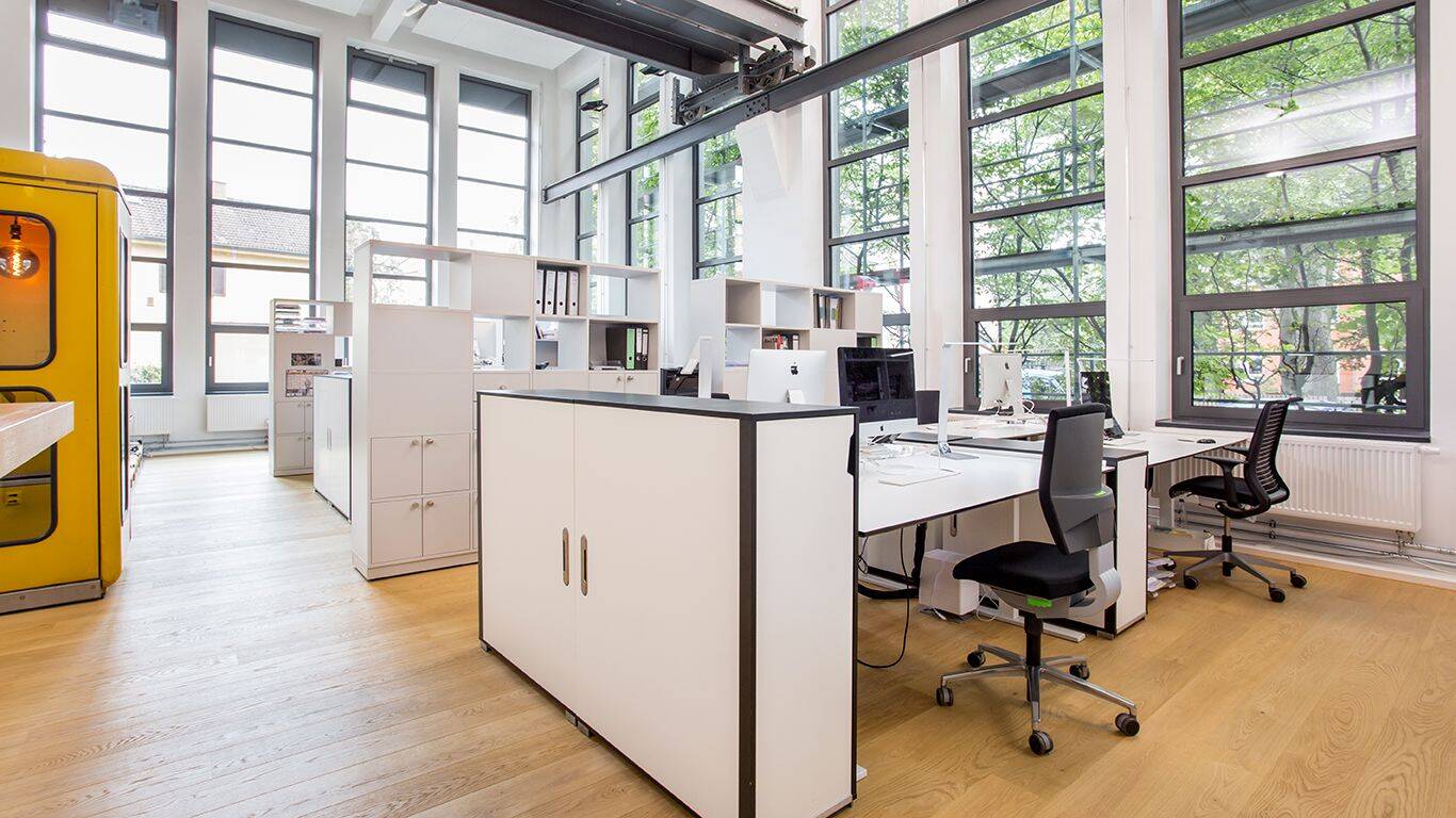 Thumbnail-Industrieloft in München: Offener Arbeitsplatz mit Wow-Effekt