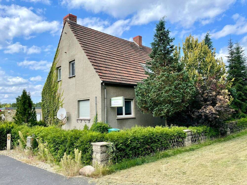 Thumbnail-Großes Einfamilienhaus mit Potenzial zum Zweifamilienhaus auf 4.695 m² Grundstück – mit Gewächshäusern, Blockhütte & mehr!