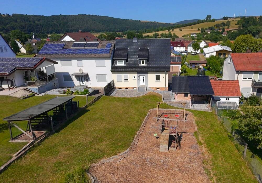 Thumbnail-Doppelhaushälfte mit 2 Wohneinheiten und großem Garten in Heimboldshausen !