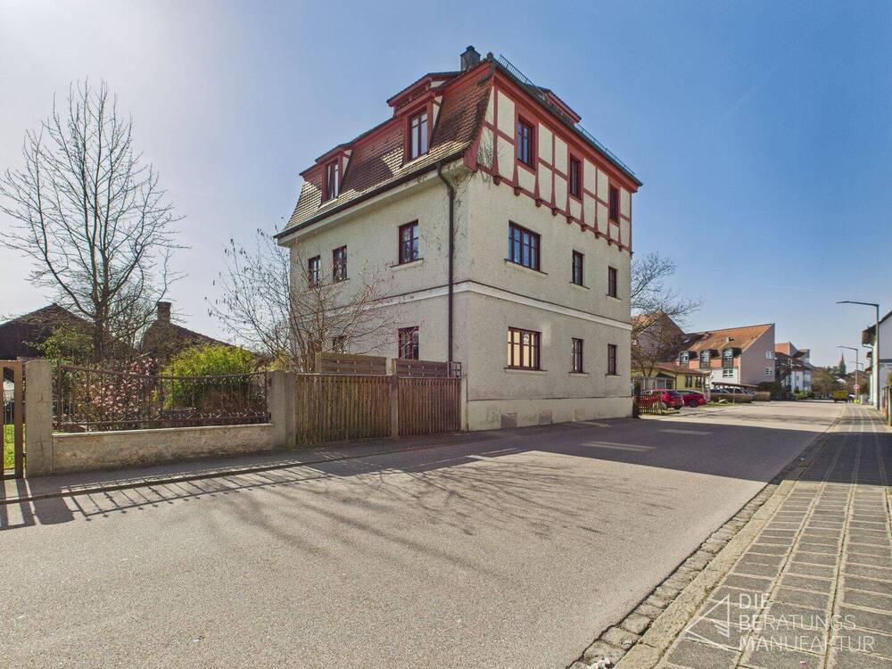Thumbnail-Attraktives Zweifamilienhaus mit großem Grundstück in begehter Wohnlage von Roth