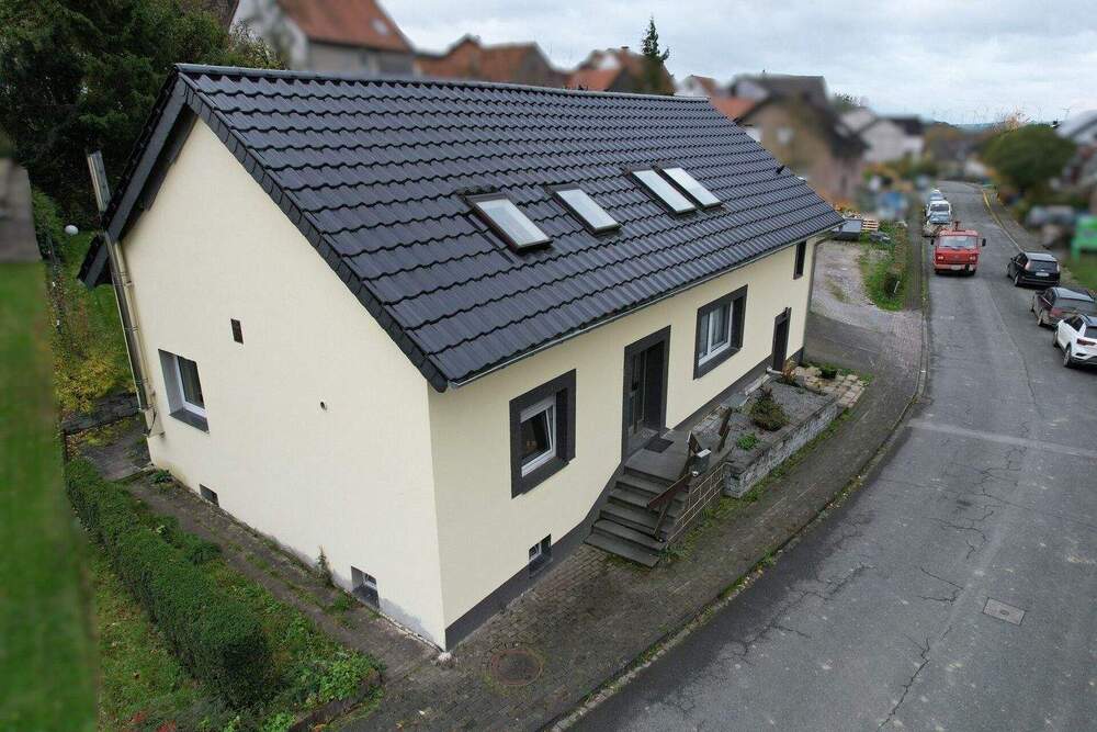 Thumbnail-Zweifamilienhaus mit großem Grundstück in Lichtenau-Holtheim