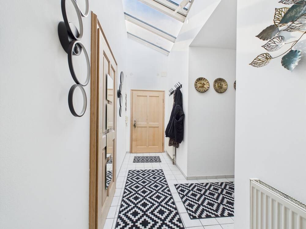 Thumbnail-Freilassing: Riesige 1-Zi-DG-Wohnung mit 85m² Dachboden und Baugenehmigung in zentraler City-Lage