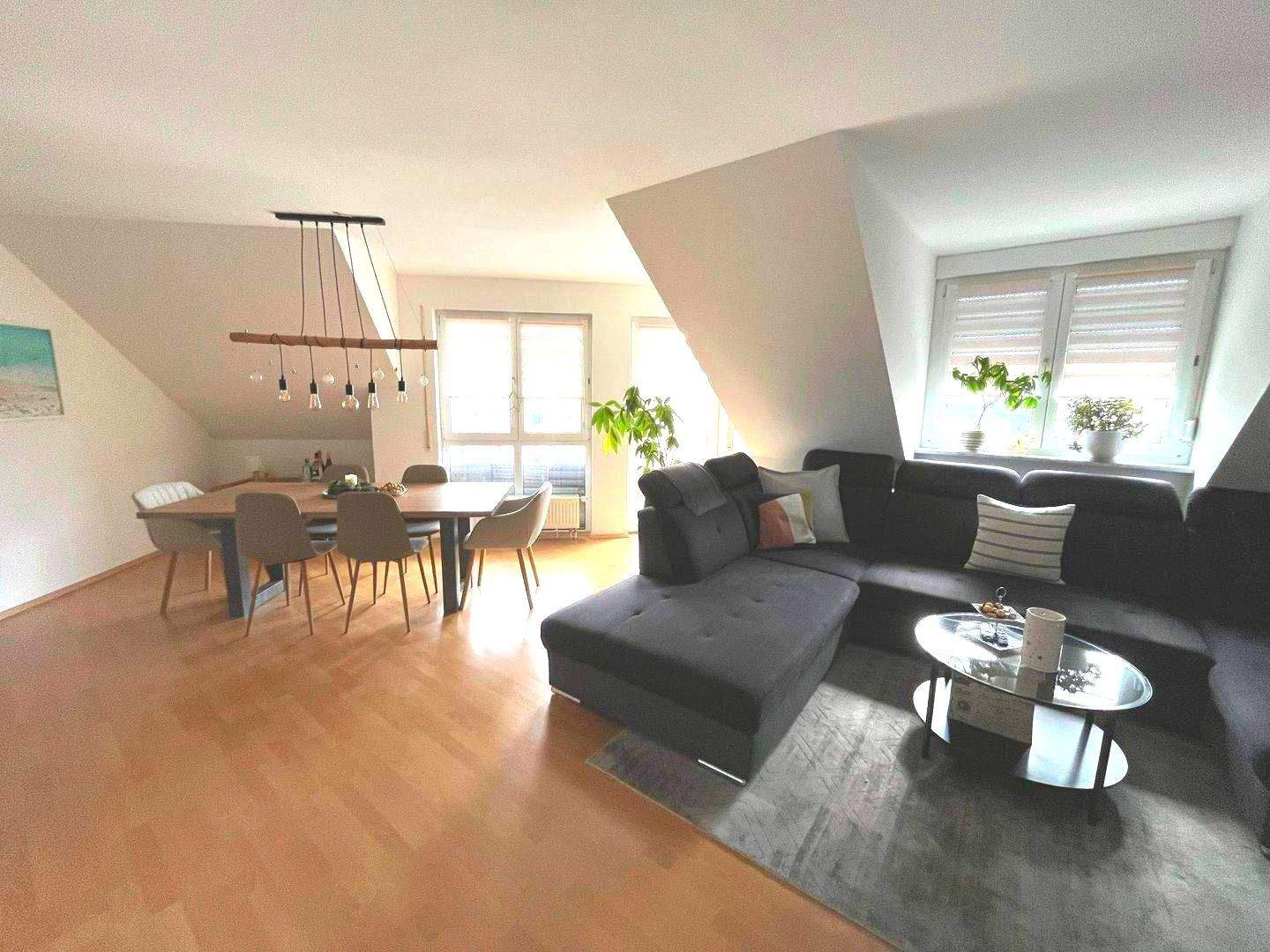 Thumbnail-Großzügige und helle 3-Zimmer-Wohnung mit Balkon, Garage und Stellplatz in Feucht