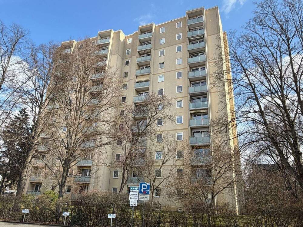 Thumbnail-Geräumige 3-Zimmer-Wohnung mit Balkon, Aufzug und Stellplatz in Fürth - Stadtteil Hardhöhe