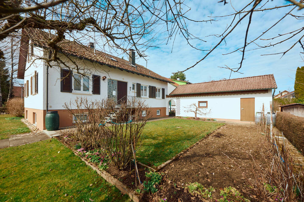 Objektansicht mit Garten