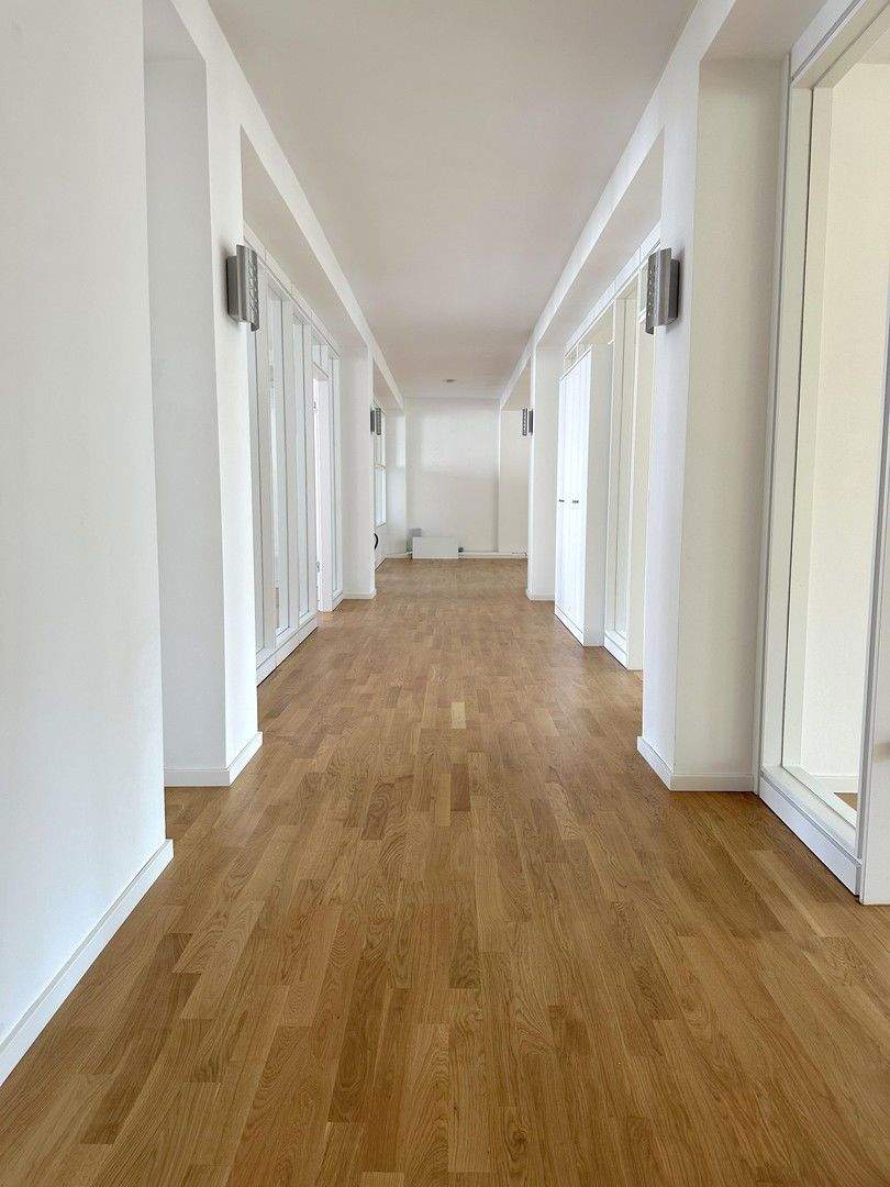 Thumbnail-AXEL-SPRINGER-PLATZ: Hell und freundlich in Hamburgs Mitte