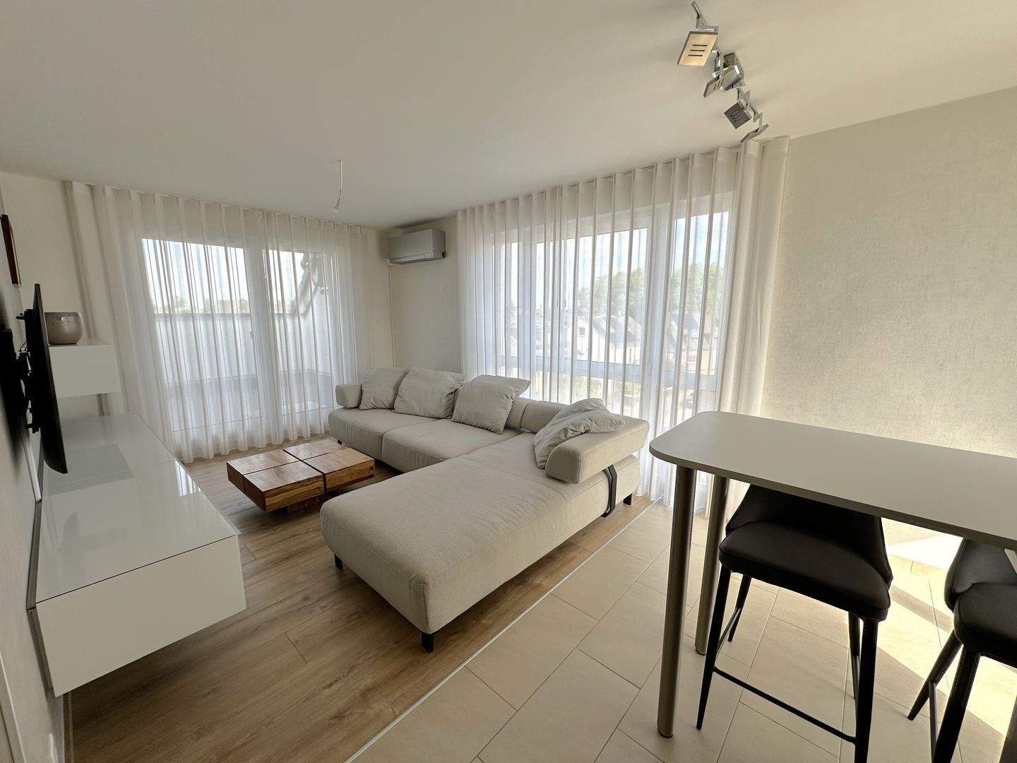 Thumbnail-Top moderne 3 Zimmer DG-Wohnung mit 2 Dachterrassen, Aufzug & Einzelgarage!