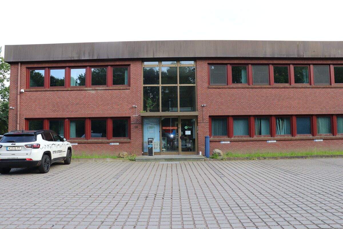 Thumbnail-Erdgeschoss Bürofläche mit vielen Stellplätzen in Wellsee Kiel zu vermieten! OTTO STÖBEN!