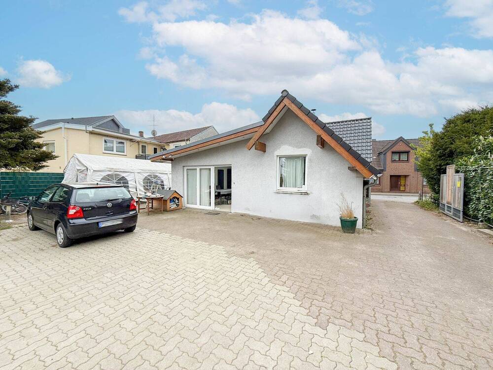 Thumbnail-Wohnhaus auf großem Grundstück nahe dem Zentrum von Barmstedt