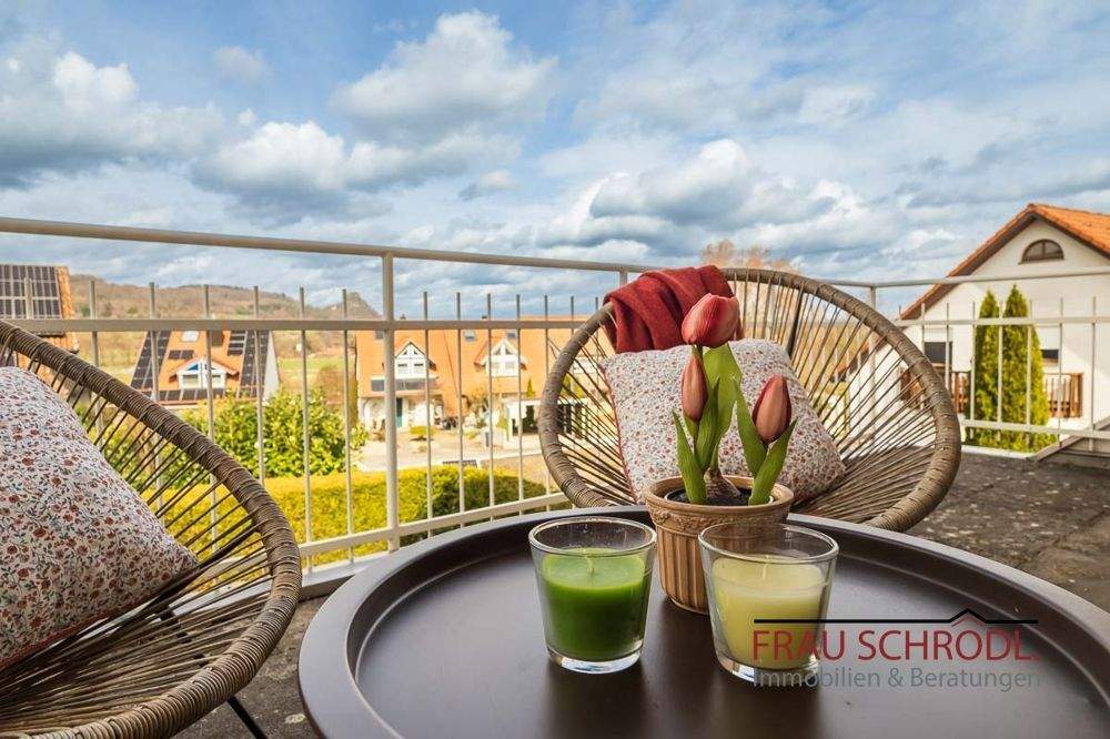 Thumbnail-Charmante Dachgeschosswohnung mit Blick auf den Hohentwiel - Wohnen in ruhiger Bestlage von Singen-Nordstadt