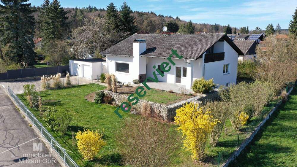 Thumbnail-Gepflegter Bungalow mit herrlichem Garten und Doppelgarage in bevorzugter Lage von Breitenbrunn