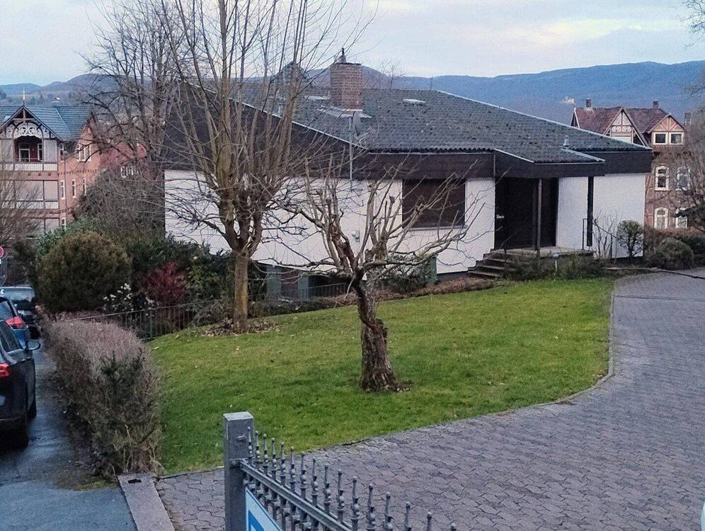 Thumbnail-Bungalow in ruhiger und zentraler Lage - Mit Einliegerwohnung, seperater Zugang Garage