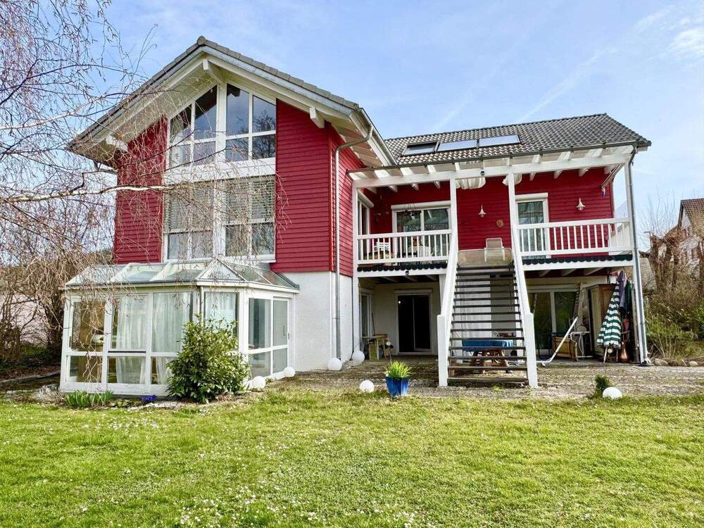 Thumbnail-Großes Einfamilienhaus in Skandinavischem Stil mit parkähnlichem Grundstück