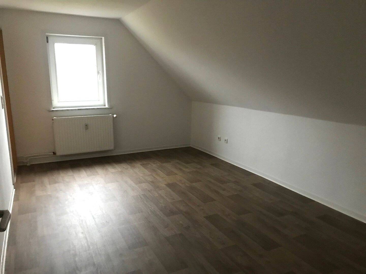Thumbnail-Tolle Dachgeschosswohnung (2. OG) Sofort verfügbar