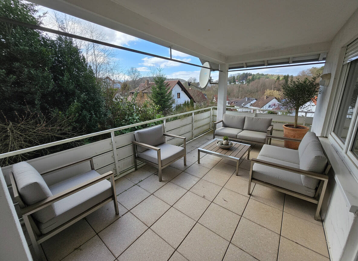 Thumbnail-Gepflegtes Dreifamilienhaus in Top Lage, Garagen und viel Potenzial