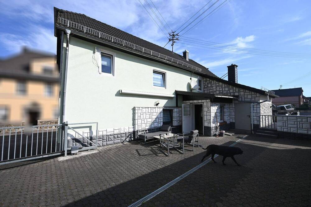 Thumbnail-Einfamilienhaus im Westerwald - Familienfreundlich und mit zahlreichen Stellplätzen