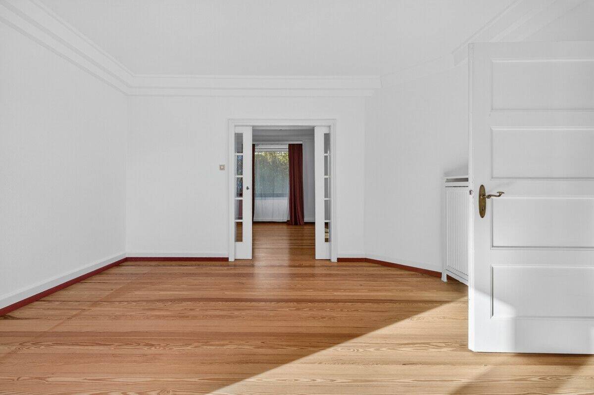 Thumbnail-Wohnen im Grünen - großzügige 4-Zimmer-Wohnung mit Innenhof und Garten