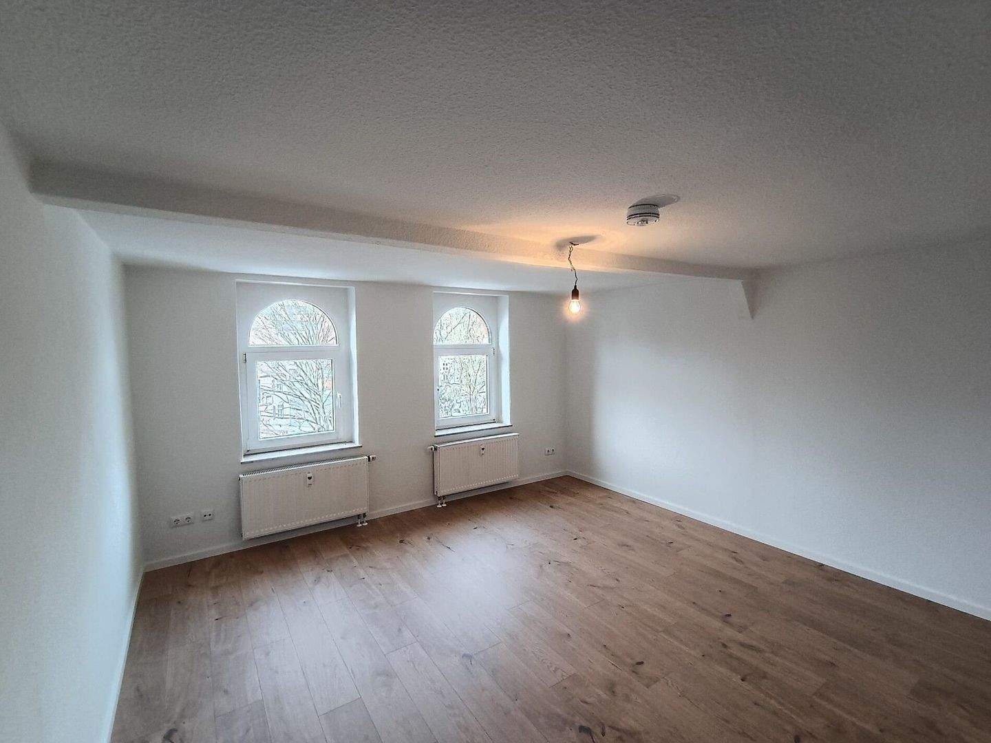 Thumbnail-Kernsaniertes Dachgeschoss mit Spitzboden - 3 Zimmer, ca. 74 m²