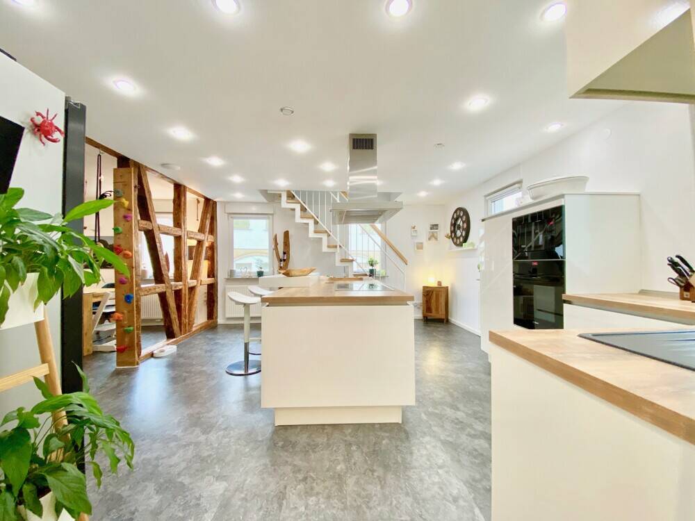 Thumbnail-Stilvoll saniertes Mehrgenerationenhaus mit Dachterrasse, großer Scheune & Gewölbe!