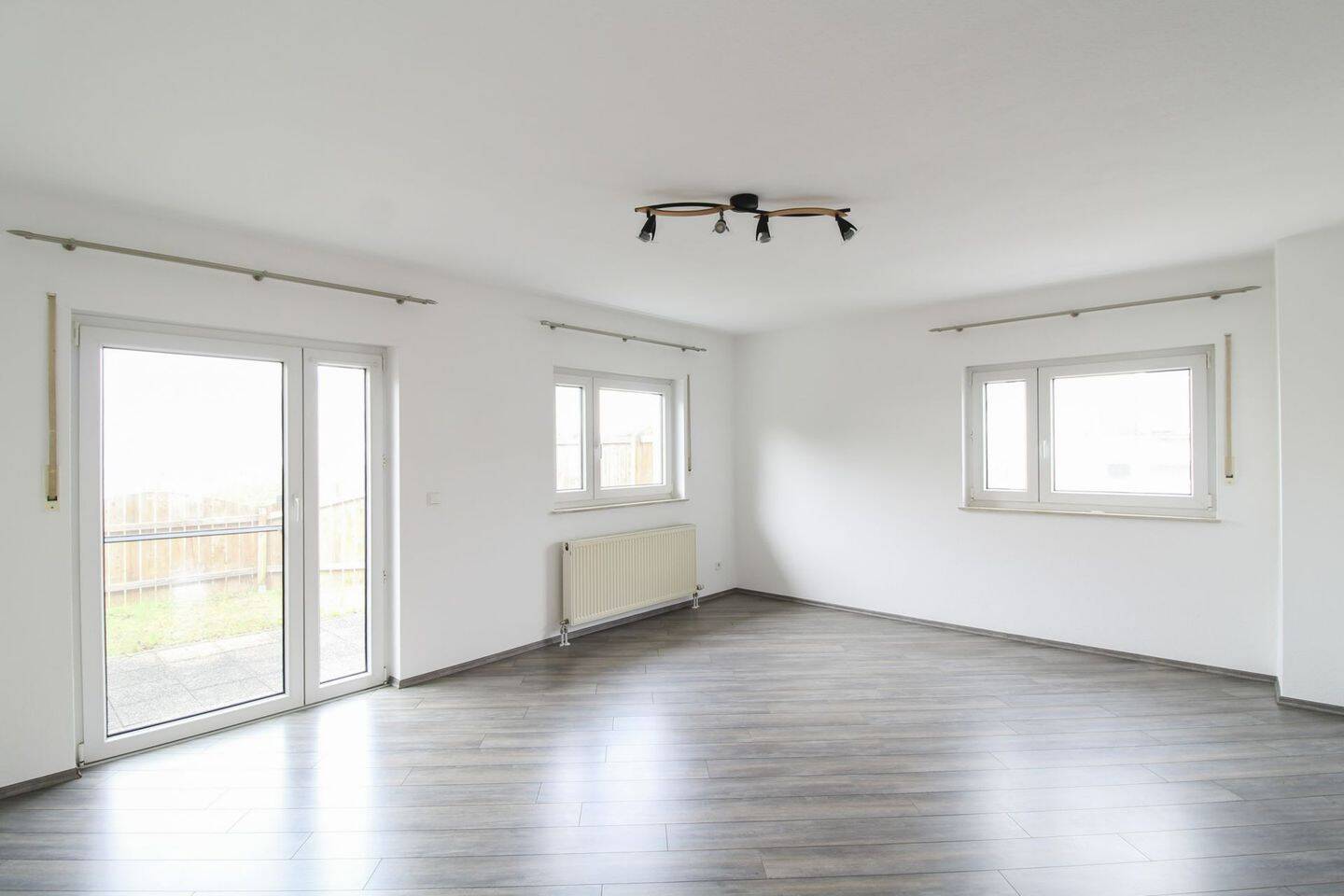 Thumbnail-Oberhohndorf + Doppelhaushälfte + sofort beziehbar + 2 Terrassen + Garage + neu renoviert