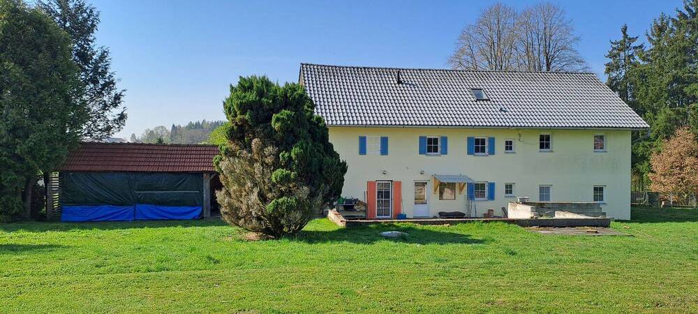 Thumbnail-EEK A: Großes Einfamilienhaus mit Anbau und 5.600qm Grund in absoluter Alleinlage Nähe Velden!