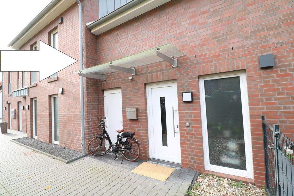 Thumbnail-Topmoderne, neuwertige Reihenendwohneinheit mit Pkw-Stellplatz in zentrumsnaher Stadtlage