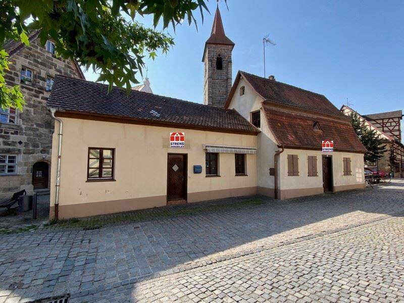 Thumbnail-Histor. Altstadthaus: Gewerbe und Wohnen (DMS) EG:3 Räume+Küche, 2WC 72m² Wfl. OG:2 Räume 47m² Nfl. in Lauf Innenstadt
