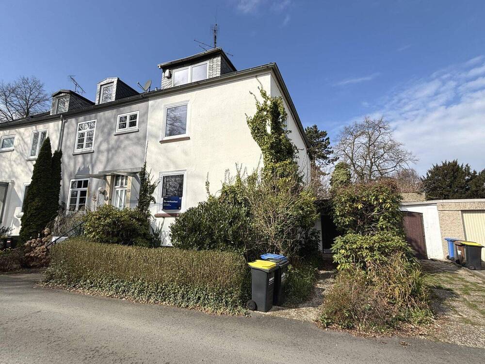Thumbnail-Seltene Chance in Huttrop: Reihenendhaus auf großem Grundstück