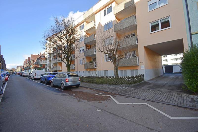 Thumbnail-Großzügige 2-Zimmer-Wohnung mit Südbalkon und PKW-Stellplatz im Paradies!