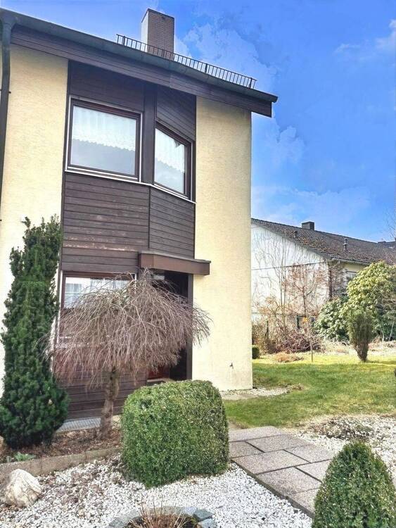 Thumbnail-Ein-Zweifamilienhaus in Münchberg