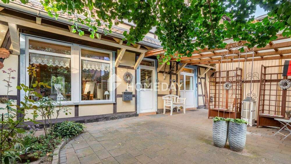 Thumbnail-Liebevoll saniertes Fachwerkhaus - ideal als Wohn- und Geschäftshaus mit Garagen und Hof